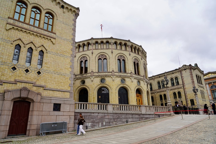 Hvordan er rettssystemet bygd opp?